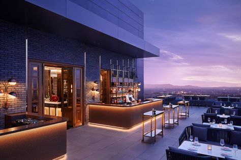 Rooftop Bar Design, Rooftop Restaurant Design, Deck Bar, Balcony Bar, Home Bar Design, Architecture Portfolio Design, Best Rooftop Bars, Sky Bar, Rooftop Lounge