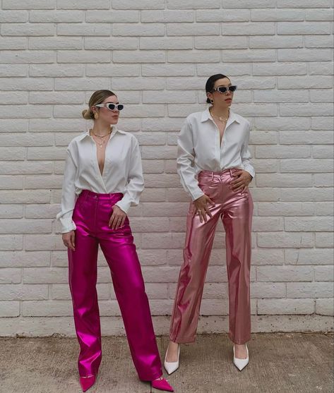 Metallic Pink Pants, Metallic Pink Outfit, Pink Metallic Skirt Outfit, Pink Leather Pants Outfit, Pink Metallic Pants Outfit, Metalic Outfits Ideas, Barbenheimer Outfit, Pink Metallic Pants, Iridescent Outfit