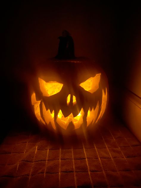 Pumkin Carving Ideas Creepy, Simple Jack O Lantern Ideas, Jack O Lantern Photography, Halloween Jack O Lanterns Ideas, Jackolantern Drawing, Classic Jack O Lantern, Creepy Jack O Lantern, Spooky Pumpkin Carving Ideas, Jack O Lantern Ideas