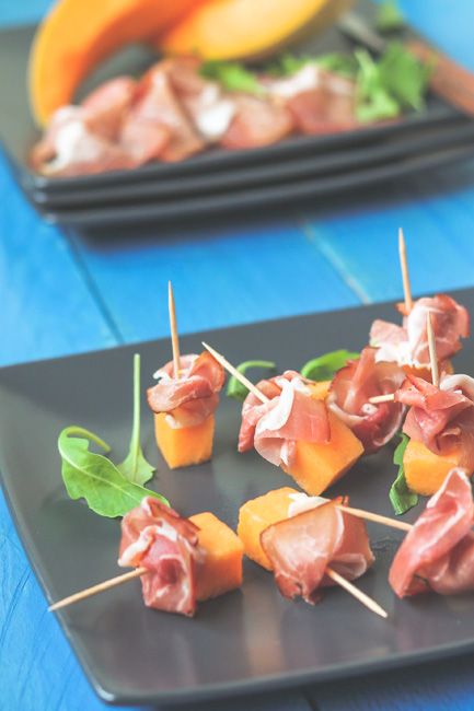 Melon snacks with Blackforest ham Ham Appetizers, Party Canapes, Parma Ham, Party Finger Foods, Christmas Menu, Christmas Cooking, Parma, Christmas Dinner, Savoury Food