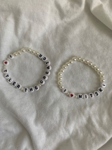 Couple Beaded Bracelets Aesthetic, Bracelet Text Ideas, Lyric Bracelet Ideas, Song Inspired Bracelets, Beaded Bracelets With Letters, Frank Ocean Bracelet Ideas, Bracelet Ideas With Letters, Letter Beads Bracelet, The Neighbourhood Bracelet