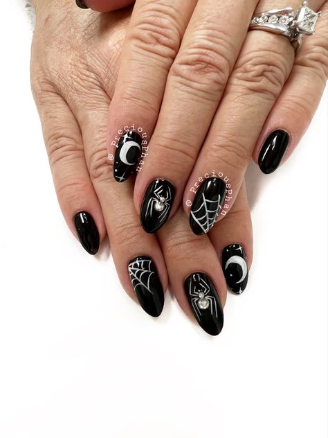 Glitter Spider Web Nails, Aesthetic Halloween Nails, Nail Art Spider, Vamp Nails, Halloween Nails Spooky, Alt Nails, Nails Spider, Black Silver Nails, Web Nails