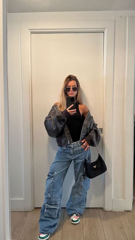 Cargo Jeans Outfit, Oversize Outfit, Cargo Outfit, Outfits Nyc, Outfits Con Jeans, Look Jean, Leather Jacket Outfits, Jeans Cargo, Outfit Jeans