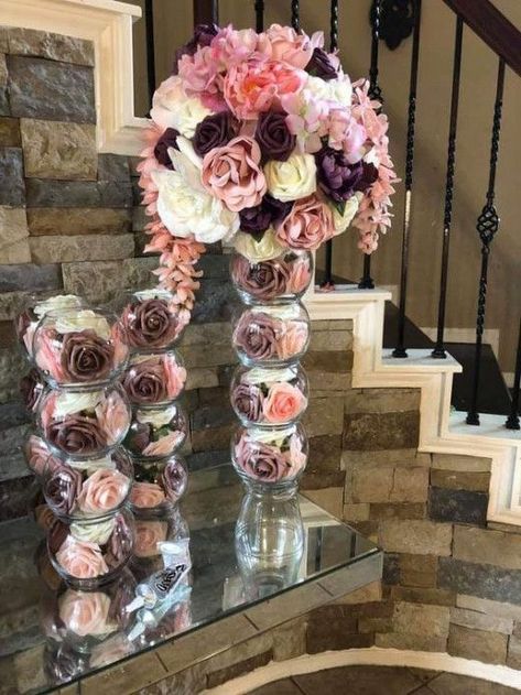 Wedding Centerpieces With Wine Glasses, Center Piece For Quinceañera, Dollar Store Centerpiece Ideas Wedding, Dollar Store Centerpieces, Quince Center Piece Ideas, Dollar Store Wedding Centerpieces, Dollar Tree Table Centerpiece, Dollar Store Centerpiece Ideas, Centerpieces With Wine Glasses