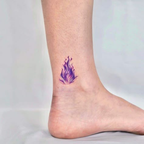 Burning Flame Ankle Tattoo Black And White Flame Tattoo, Tattoo Fogo, Fire Tattoo For Women, Tattoos For Women 2023, Blue Flame Tattoo, Butterfly Ankle Tattoos, Fire Tattoos, Butterfly Tattoos Images, Tattoo Line Art