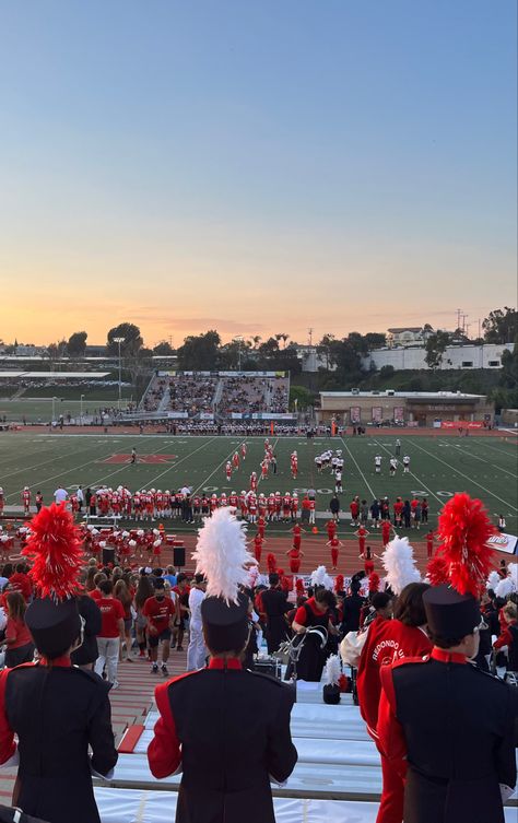 Marching Band Football Game, Marching Band Aesthetic Flute, School Band Aesthetic, Color Guard Aesthetic, Marching Band Aesthetic, Marching Band Drumline, Color Guard Tips, Colour Guard, Band Aesthetic