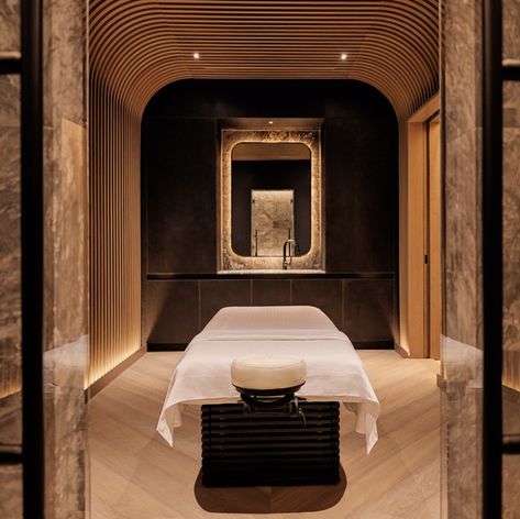 Luxury Barbershop, Equinox Hotel, Luxury Spa Design, Spa Space, Massage Room Design, Spa Massage Room, Spa Luxe, Spa Interior Design, Spa Lighting