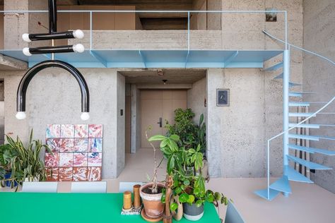 Brutalism Interior, Rural Housing, Geometric Furniture, Apartment Exterior, Beautiful Stairs, Metal Stairs, House Loft, Concrete Home, Duplex Apartment