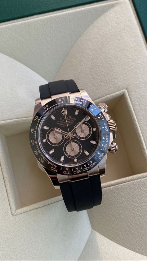 Rolex Daytona Gold, Pretty Watches, Rush Hour, Fitness Watch, Rolex Daytona, Luxury Watches For Men, Mens Accessories Fashion, Men's Watch, Breitling Watch