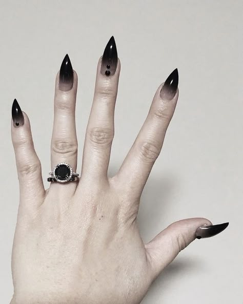 Goth Nails Ombre, Vampire Nails Aesthetic, Vampire Nails Gothic, Demon Nails, Goth Acrylic Nails, Vampy Nails, Vampire Nails, Black Ombre Nails, Witchy Nails