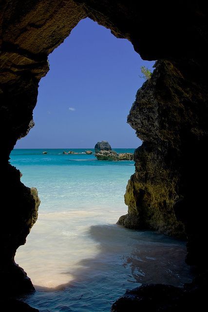 Peeking out at Horseshoe Bay. #Bermuda Love this water!! This looks so relaxing! Horseshoe Bay Bermuda, Bermuda Island, Ice Formations, Secret Hideout, Bermuda Travel, Bermuda Beaches, Summer Dreaming, Beautiful Entryways, Horseshoe Bay