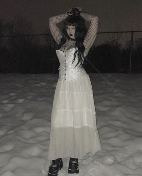 Goth Dress Wedding, Aesthetic Outfits White, White Goth Dress, Angelcore Aesthetic Outfits, Scene Tiktok, White Goth Outfit, White Goth Aesthetic, Goth Outfits Aesthetic, Alt Dress