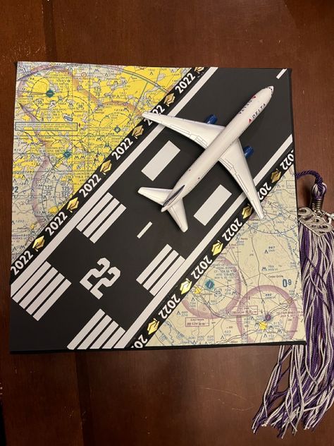 So fun to make, and perfect for a pilot graduating college #pilot #pilotgraduation #aviation #graduation Plane Graduation Cap, Graduation Cap Designs Pilot, Flight School Graduation, Aerospace Engineering Graduation Cap, Aerospace Graduation Cap, Airplane Graduation Cap, Pilot Graduation Pictures, Aviation Graduation Party, Aviation Graduation Cap