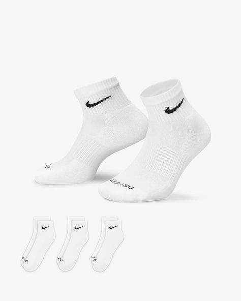 Nike Socks Women, Nike Ankle Socks, White Nike Socks, Kawaii Logo, Womens Workout Shoes, Cute Nike Outfits, Nike Socks, Cute Nike Shoes, School Clothes