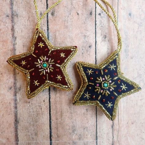 Embroidered Ornaments, Beaded Ornaments Diy, Embroidered Christmas Ornaments, Embroidery Ornaments, Ornament Making, Felt Ornaments Patterns, Beaded Star, Felt Crafts Christmas, Felt Beads