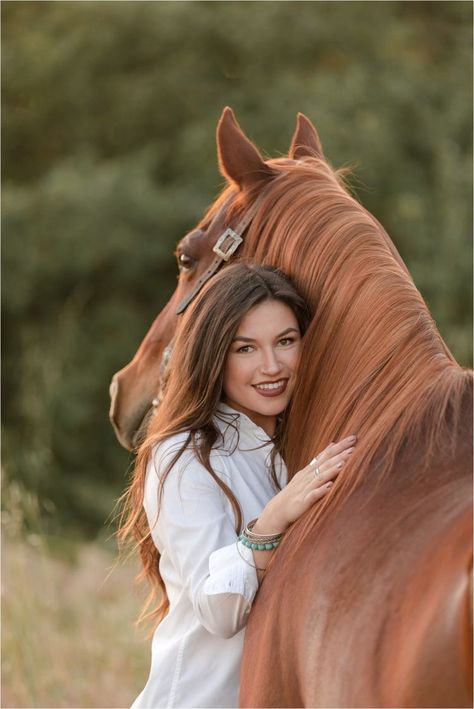 Equine Beach Photography, With Horse Photography, Cowboy And Horse Photography, Poses On Horse, Senior Portrait With Horse, Posing With A Horse, Poses With Horses Photography, Horse Photoshoot Ideas English, Horse And Me Photoshoot