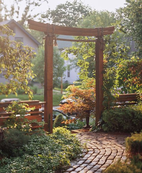 Backyard Japanese Garden, Japanese Gardens Design Ideas, Japanese Garden Decor, Courtyard Patio, Japanese Garden Landscape, Arbors Trellis, Garden Pond Design, Side Yards, Japanese Garden Design