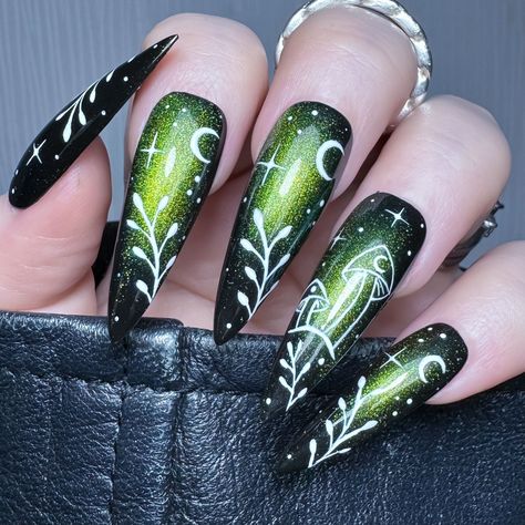 Green Flower Design Nails, Love Potion Nails, Elven Nails Designs, Nails One Design, Forest Witch Nails, Magpie Nails Art, Spring Witch Nails, Witchy Summer Nails, Pagan Yule Nails