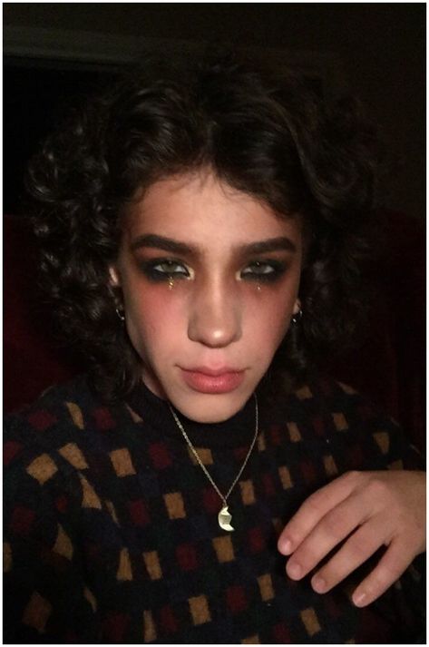 Grunge Makeup Guys Makeup Guys, Androgynous Makeup, Toxic Masculinity, Punk Makeup, Alt Makeup, Male Makeup, Make Up Inspo, Edgy Makeup, Grunge Makeup