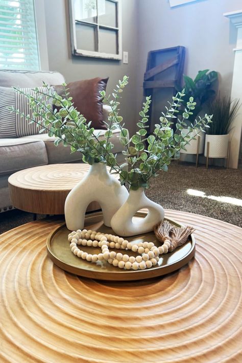 Donut Vase Decor, Modern Home Entryway, Living Room Bookshelf, Donut Vase, Bookshelf Office, Plant Wedding, Olive Plant, Home Entryway, Room Bookshelf