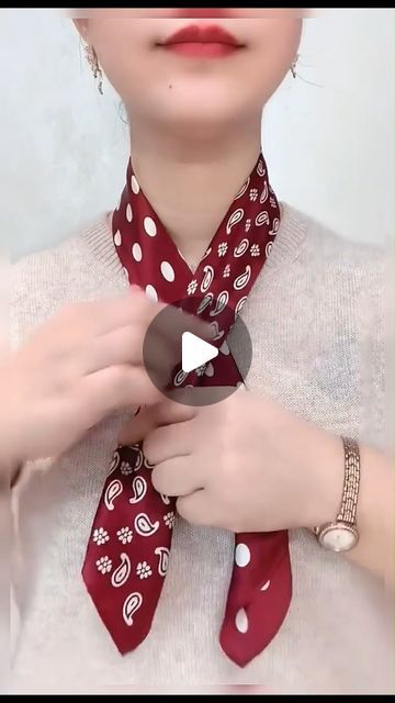 Scarf Neck, How To Style Silk Scarf, Silk Scarf Outfit, Scarf Wearing Styles, Scarf Knots, Scarf Outfit, Scarf Tying, How To Wear Scarves, Silk Scarf