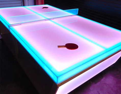 Glow Party, Neon Party, Pingpong Table, House Party Decorations, Arcade Room, Ping Pong Tables, Nightclub Design, Astuces Diy, Neon Aesthetic