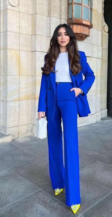 Blue Formal Suit For Women, Blue Blazer Outfits For Women Formal, Blue Graduation Outfit, Pantsuit Graduation, Indian Formals For Women, Graduation Formal Outfit, Womens Suit Fashion, Formal Pantsuits For Women, Graduation Suits For Women