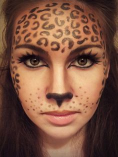 Leopard makeup for Halloween @Monica Gonzales this could be your costume dress in black and paint your face like this!!!! Halloween Face Paint Designs, Obličejové Masky, Makeup Zombie, Leopard Makeup, Halloween Make-up Looks, Animal Makeup, Leopard Face, Kids Face Paint, Face Painting Halloween