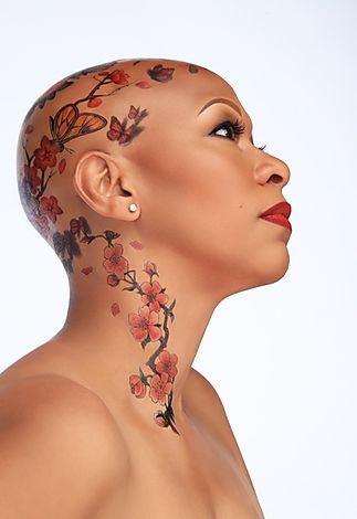 Alopecia made me do it! Head Tattoos Women, Head Tattoo Hair, Bald Tattoo, Goa Fashion, Bald Head Tattoo, Self Love And Acceptance, Hairline Tattoos, Art Tattoo Ideas, Scalp Tattoo