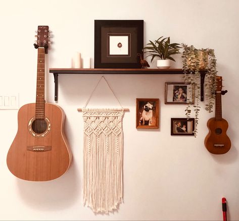 Bedroom Ideas With Guitar, Guitar Wall Display Living Rooms, Guitar On Wall Decor Bedroom, Guitar Hanging Ideas Wall Mount, Guitar As Decor, Guitar On Wall Decor Living Room, Guitar Hanging Ideas Bedroom, Bedroom With Instruments, Hanging Instruments On Wall