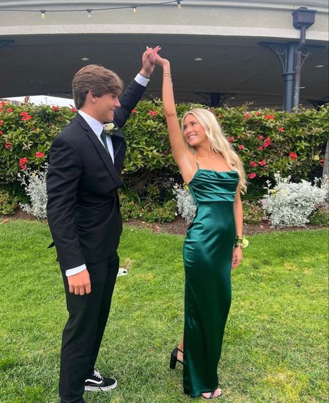 Dark Green Prom Dress Couple, 17th Birthday Outfits, Hoco Pose, Formal Couple, Green Satin Prom Dress, Hoco Poses, Homecoming Poses, Hoco 2024, Prom Pictures Couples