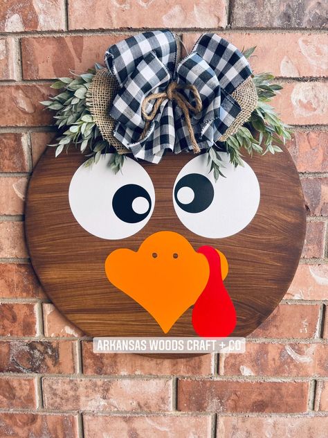 Upcycling, Turkey Door Hanger Wooden, Turkey Door Hanger, Thanksgiving Door Hanger, Thanksgiving Wood Crafts, Senior Crafts, Turkey Wreath, Door Hanger Fall, Turkey Face