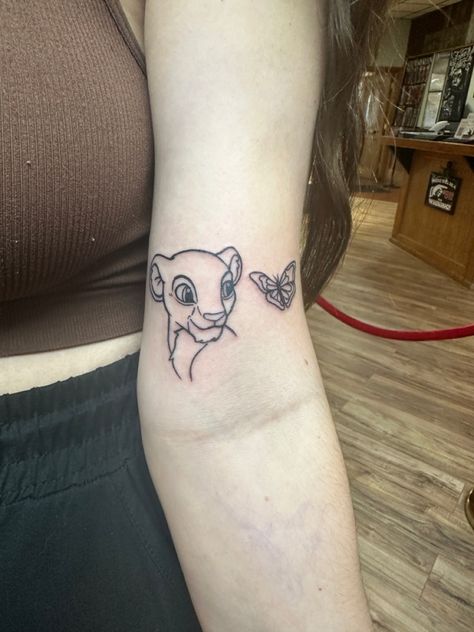 Simba And Mufasa Tattoo, Simba And Nala Tattoo Couple, Lion King Sibling Tattoos, Nala Tattoo, Lion King Small Tattoo Ideas, Lion King Best Friend Tattoos, Tattoos Inspo, Mini Tattoo, Disney Tattoo