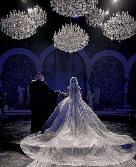 Bride And Groom, Veil, The Bride, Wedding Gowns, On Twitter, Twitter, Dresses