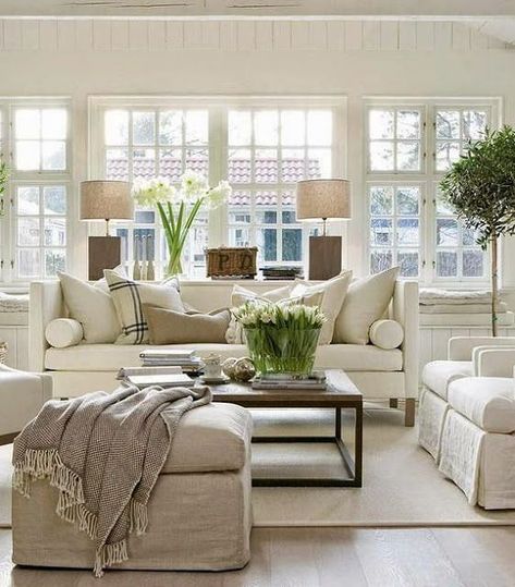 Favorite Things Friday - French Country Decorating Living Room, Styl Hampton, Furnitur Ruang Keluarga, French Country Living, French Country Living Room, Lots Of Windows, Country Living Room, White Living, Traditional Living