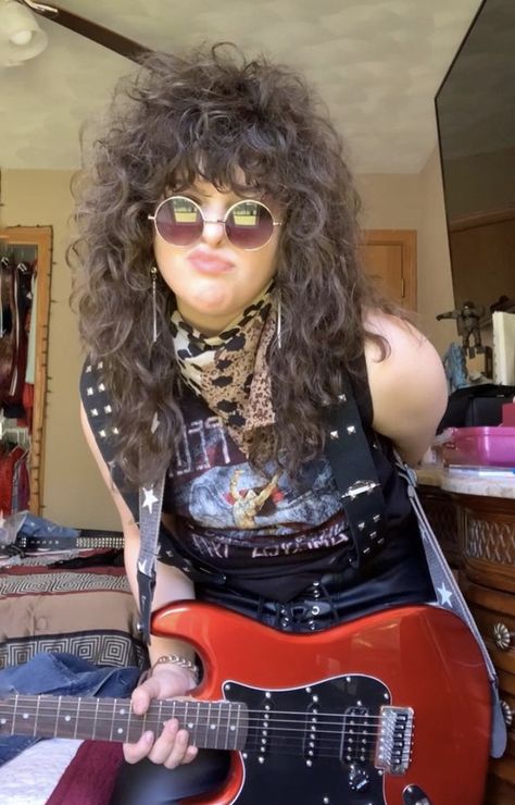 Punk Rock Curly Hair, Curly Rockstar Haircut, 80s Hairstyles Rock, Curly Rockstar Hair, 80s Metal Hair, 80s Rockstar Hair, Rockstar Haircuts Women, 80s Rocker Hair, 80s Curly Hair