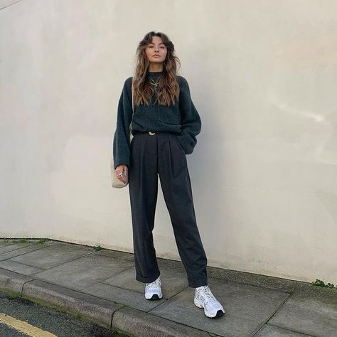 Chloe Hayward (@chloehayward_) • Instagram photos and videos Chloe Hayward Outfits, Chloe Hayward, Work Fits, Western Outfits Women, 2024 Style, Western Women, Women's Outfits, Current Styles, New Wardrobe