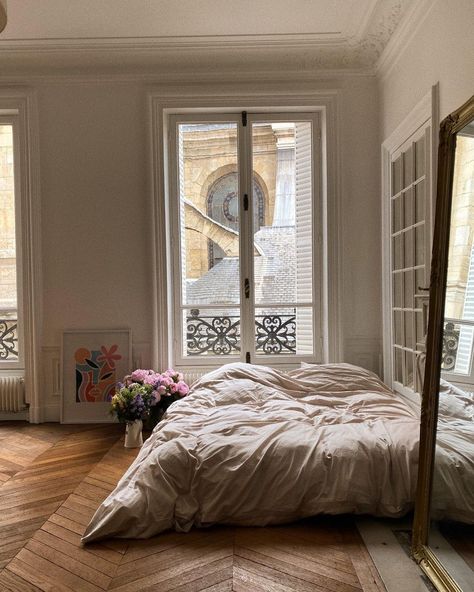 Marie Gilliot on Instagram: “Wanna stay here all day? 💐” Parisian Bedroom, Paris Rooms, Parisian Apartment, Dream Room Inspiration, Dream Apartment, House Room, Room Inspiration Bedroom, Dream House Decor, Dream Home Design