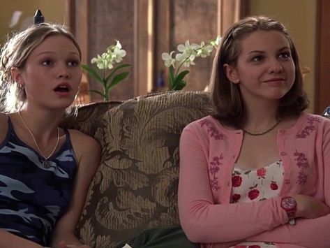 Kat And Bianca, 90s Movies Fashion, Half Pony Hairstyles, 90s Fashion Models, 80s Classics, Haircuts Women, Pony Hairstyles, 10 Things I Hate About You, Julia Stiles