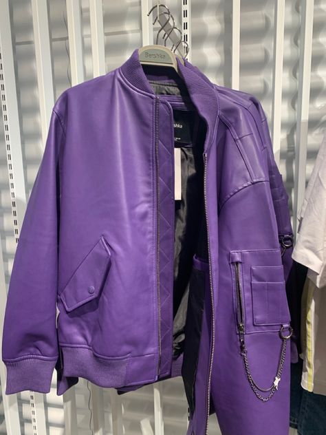 Purple Leather Jacket Aesthetic, Oversized Leather Jacket Outfit, Oversized Leather Jacket, Purple Leather Jacket, Leather Jacket Outfit, Carmen Sandiego, Purple Jacket, Leather Jacket Outfits, Jacket Outfit