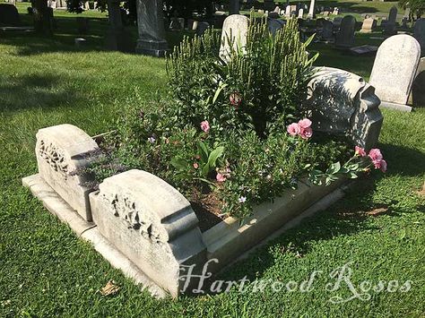 Grave Garden Project: gardeners adopt, plant, and tend cradle graves in cemetaries--list of accepted, suitable plants some of which have historical significance Grave Garden Ideas, Grave Garden, Cemetery Statues, Grave Flowers, Grave Decorations, Asian Garden, Cemetery Art, Landscape Edging, Fairy Garden Diy