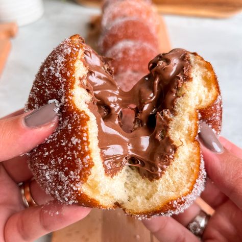 Nutella Donuts, Donut Holes, Nutella Recipes, Think Food, Köstliche Desserts, Yummy Sweets, Eat Dessert, Beignets, Sweets Treats