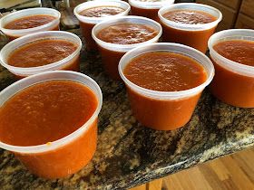 The Chester Ward: Best Ever Freezer Tomato Soup Freezer Tomato Soup, Canning Tomato Soup, Freezing Food Guide, Canning Soup Recipes, Freezer Soups, Freezing Soup, Homemade Tomato Soup Recipe, Freezing Tomatoes, Fresh Tomato Soup