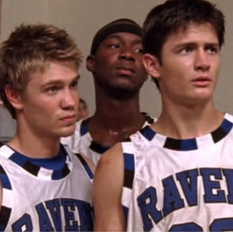 #chadmichaelmurray #jameslafferty #serie #onetreehill #lucasscott #nathanscott Nathan One Tree Hill, Nathan And Lucas Scott, Lucas And Nathan Scott, Lucas And Nathan, Hills Pictures, One Tree Hill Cast, James Lafferty, Tv One, Scott Brothers