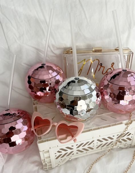 drink up out of these disco ball cups and get your partay on! Disco Ball Cup, Cocktail Decoration, Bachelorette Party Cups, Birthday Cocktails, Bridal Party Favors, Silver Party, Bachelorette Party Themes, Party Cups, Get The Party Started