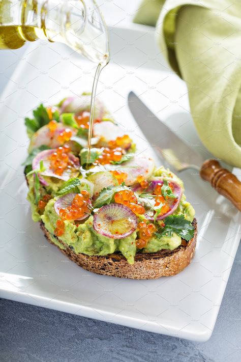 Avocado Toast Plating, Caviar Toast, Fancy Avocado Toast, Avocado Toast Photography, Gourmet Avocado Toast, Avocado Poached Egg, Avocado Toast With Egg Aesthetic, Avocado Toast Breakfast, Avocado Toast Egg