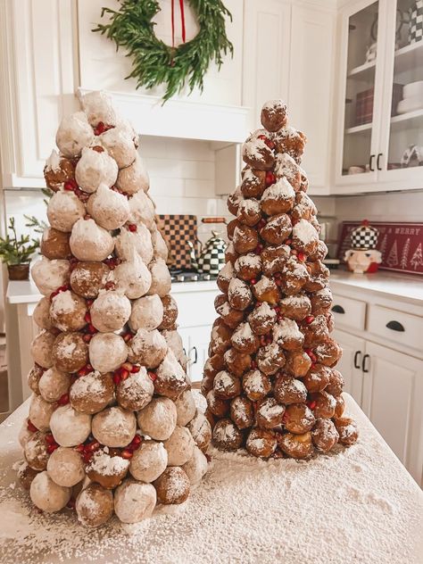 Donut Christmas Tree, Donut Christmas, Diy Porch Swing, Diy Porch, Cream Puff, Plaid Christmas Tree, Hot Chocolate Bars, Holiday Centerpieces, Free Plans