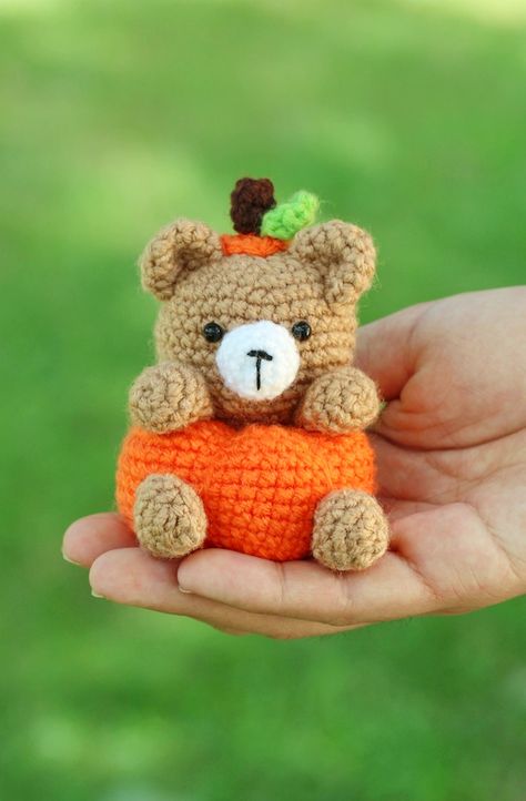 Crochet Bear Patterns, Fall Crochet Patterns, Halloween Crochet Patterns, Crochet Teddy Bear, Crochet Amigurumi Free Patterns, Crochet Fall, Crochet Teddy, Crochet Pumpkin, Crochet Animal Patterns