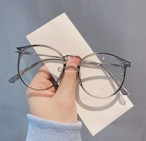 Spects Frames For Women Stylish, Chasma For Girl, Specs For Girls, Glases Girl Aesthetic, Aesthetic Eye Glasses, Clear Glasses Aesthetic, Glasses Women Aesthetic, Aesthetic Eyeglasses, Trendy Glasses For Women