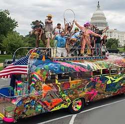 Merry Pranksters, Ken Kesey, Music And Fashion, Hippie Bus, Van Color, The Jam Band, College Town, Bus Travel, Anniversary Trips